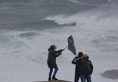 La Aemet avisa de fuertes vientos y lluvias en España en las próximas horas: las zonas en aviso rojo