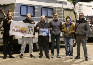 Caravanistas cívicos acusan a los campistas «jetas» en Baleares: «Limpian los cacharros en la calle»
