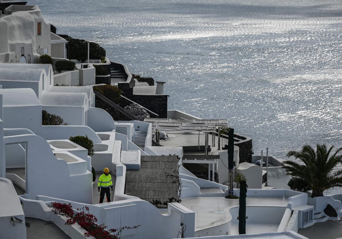 La isla de Santorini prácticamente vacía