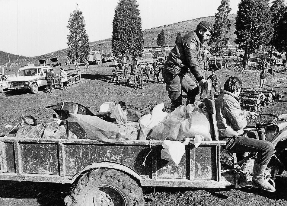 El accidente se produjo en un momento muy duro de la lucha antiterrorista, y se especuló con un posible atentado de la banda ETA. La presencia en el avión de Gregorio López Bravo, antiguo ministro franquista, avivó esta teoría.