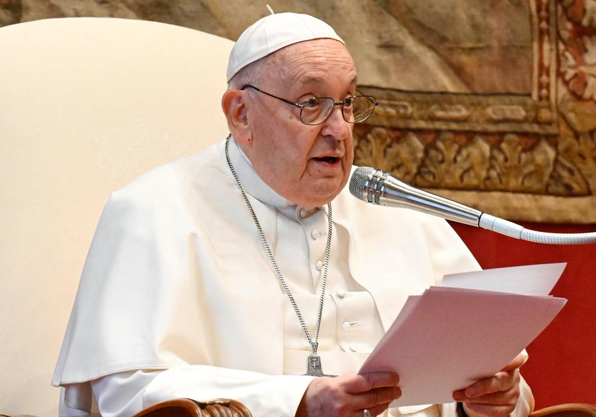 El Papa pasa una noche tranquila tras la crisis respiratoria del sábado