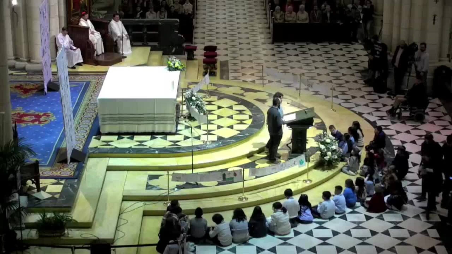 Oración especial por la salud del Papa Francisco en la Catedral de la Almudena