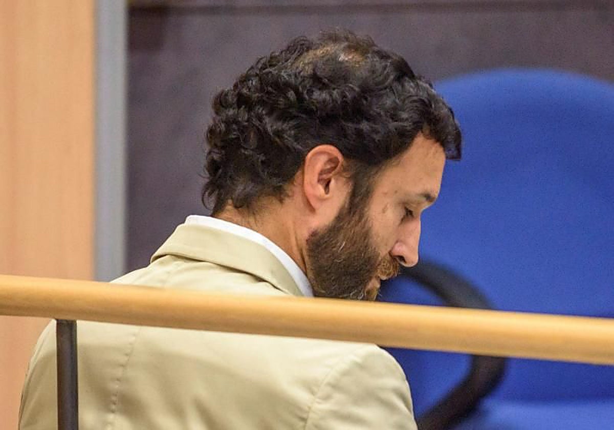 El condenado por abusos sexuales en una de las sesiones del juicio en la audiencia de Vizcaya en 2018