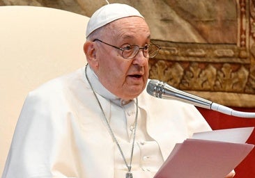 El Papa hace «fisioterapia respiratoria» y retoma la «ventilación de oxígeno»