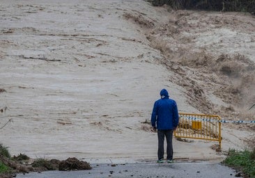 El temporal de lluvia en Murcia provoca el arrastre de vehículos y Lorca pide a los vecinos quedarse en casa