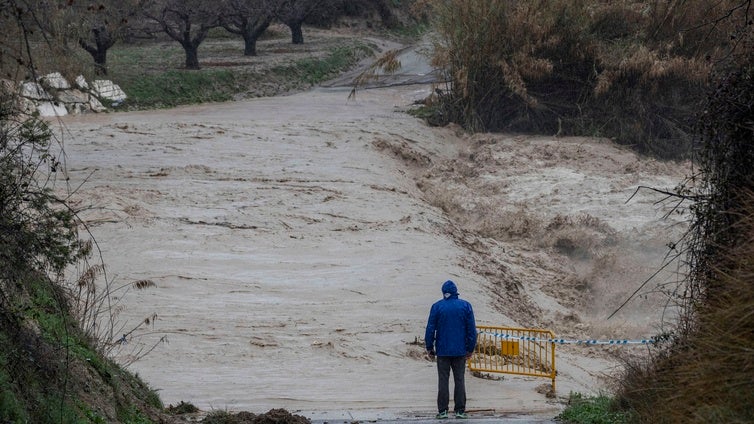 El temporal de lluvia en Murcia provoca el arrastre de vehículos y Lorca pide a los vecinos quedarse en casa