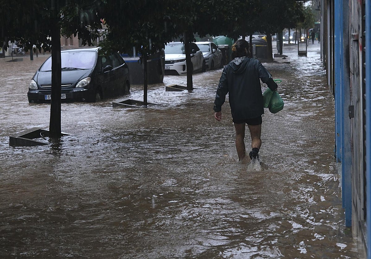 Temporal de lluvias en Madrid, Murcia, Castilla y León, Extremadura y resto de España, en directo: carreteras cortadas, avisos de Aemet y última hora hoy