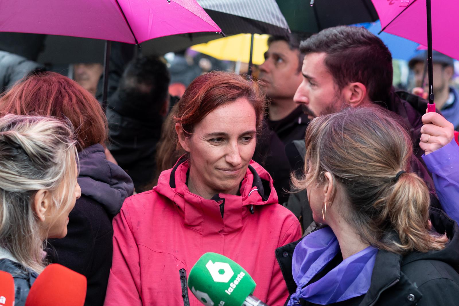 La ministra de Sanidad, Mónica García, durante la manifestación convocada por la Comisión 8M por el Día de la Mujer