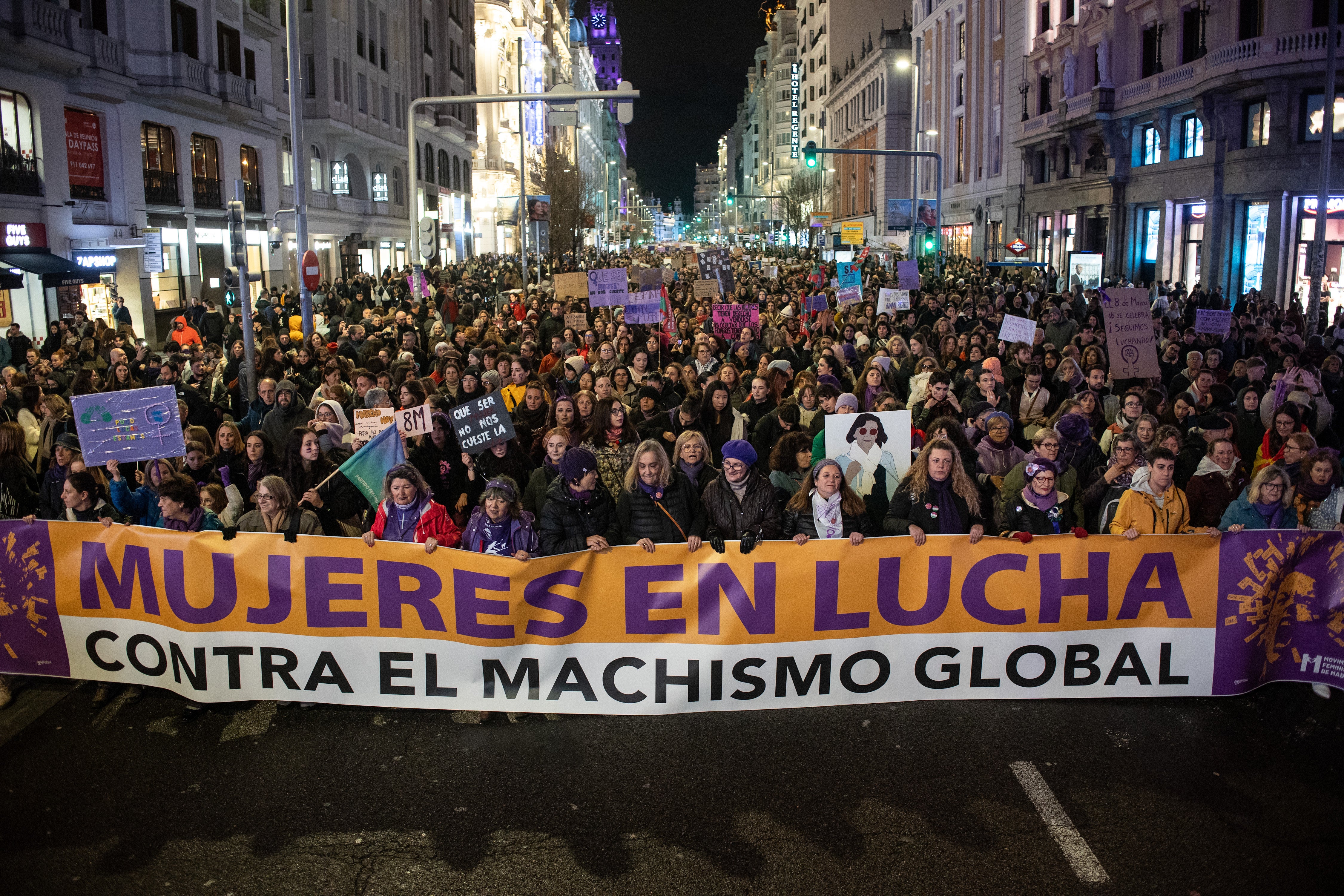 Cabecera de la manifestación en Madrid convocada por el Movimiento Feminista este 8M