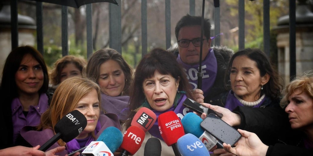 PSOE, Sumar y Podemos sacan el paraguas este 8M para cubrirse de los escándalos de Errejón, Monedero y Ábalos