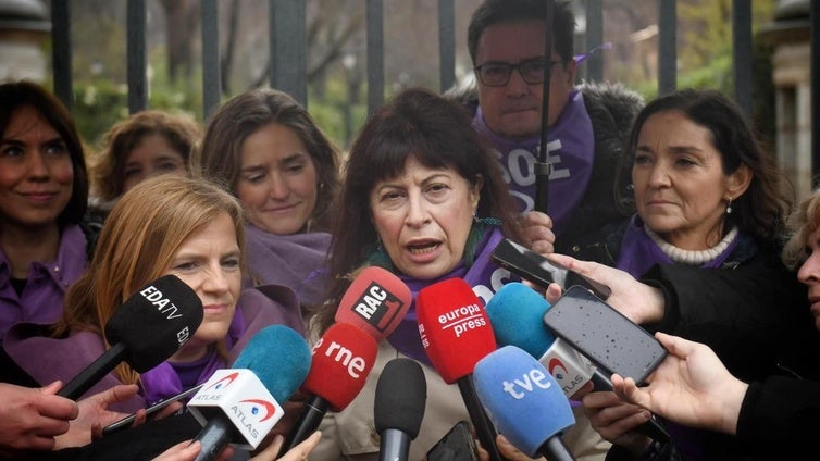 El feminismo esconde los casos de Errejón, Monedero y Ábalos en un 8-M bajo el paraguas