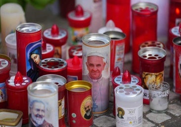 El Papa recibe otra vez visitas y bromea sobre su «alargada hospitalización»