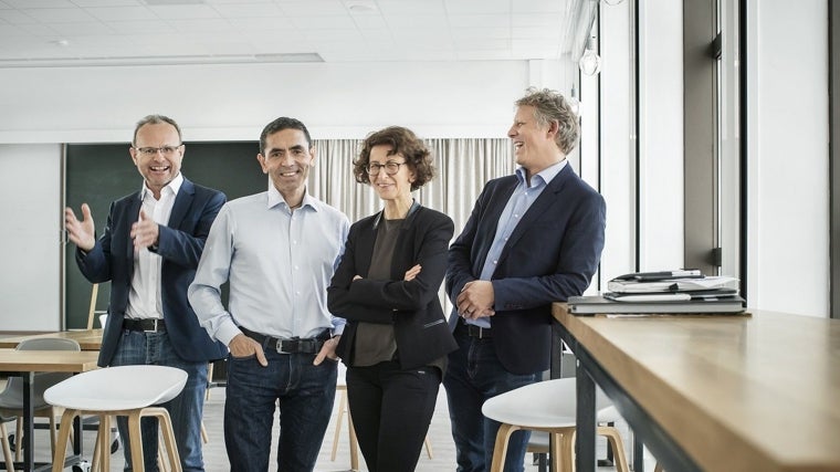 Sean Marett, Ugur Sahin, Özlem Türeci y Sierke Poetting, responsables de la empresa BioNTech cuando crearon la vacuna del Covid