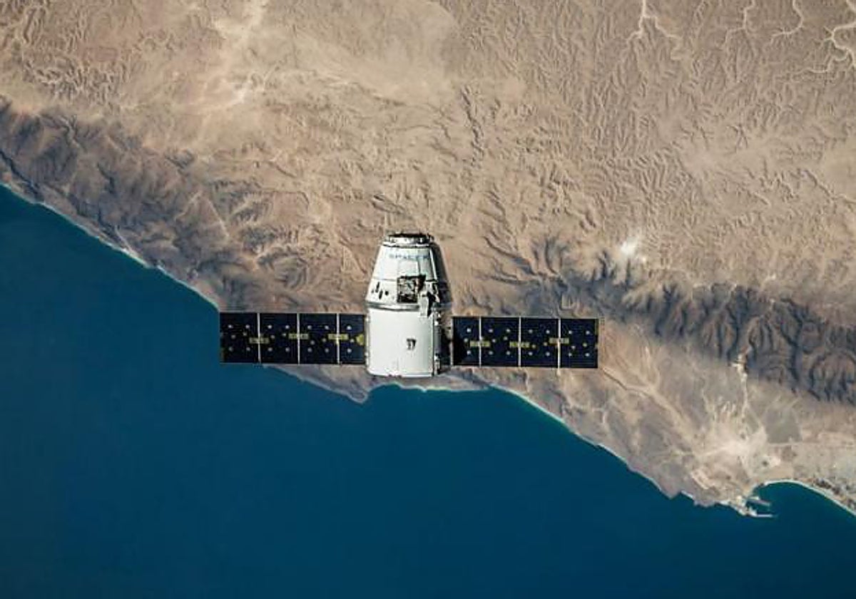 Satélite Starlink, que opera a una altitud de 550 km