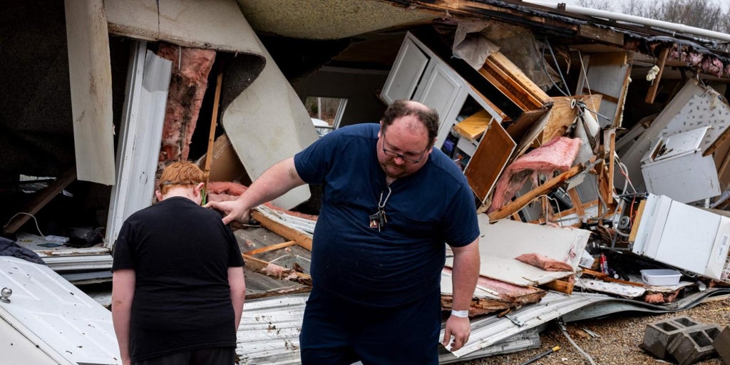 Al menos 33 muertos en violentas tormentas y tornados en EE.UU.: «Es la cosa más aterradora por la que he pasado, nuestros oídos estaban por estallar»