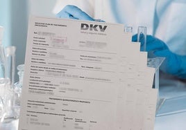 Oncólogos denuncian presiones para no recetar fármacos caros contra el cáncer y ahorrar costes