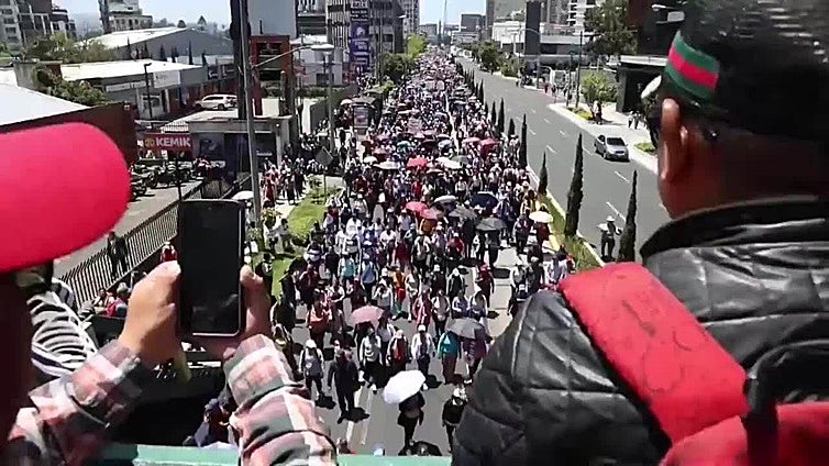 Maestros protestan contra el Gobierno en Guatemala por pacto que eleve el  salario un 10 %