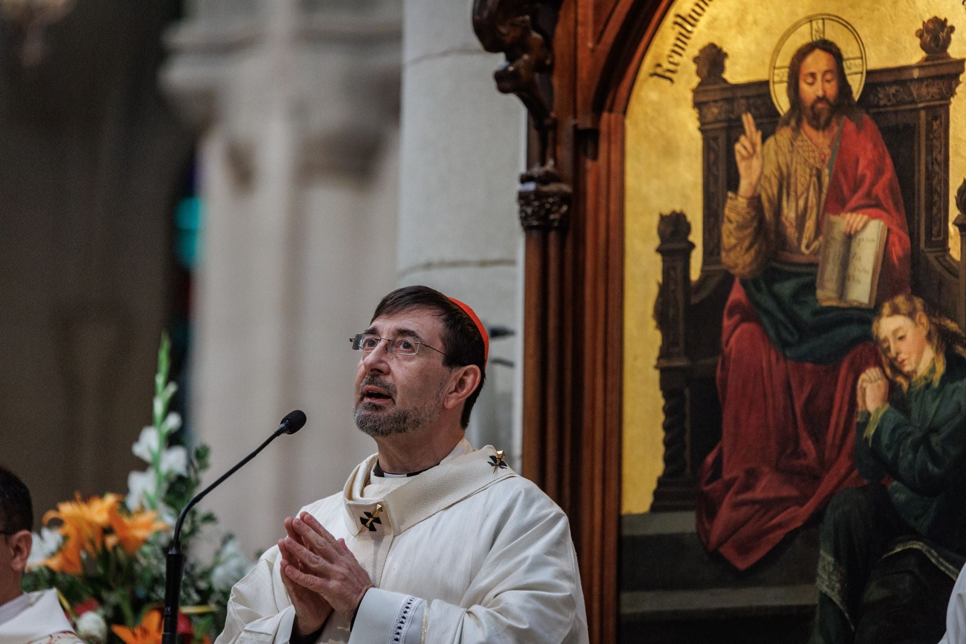La misa en la Almudena por el Papa, en imágenes