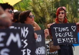 Trump ordena investigar los cambios de sexo como «mutilación genital»