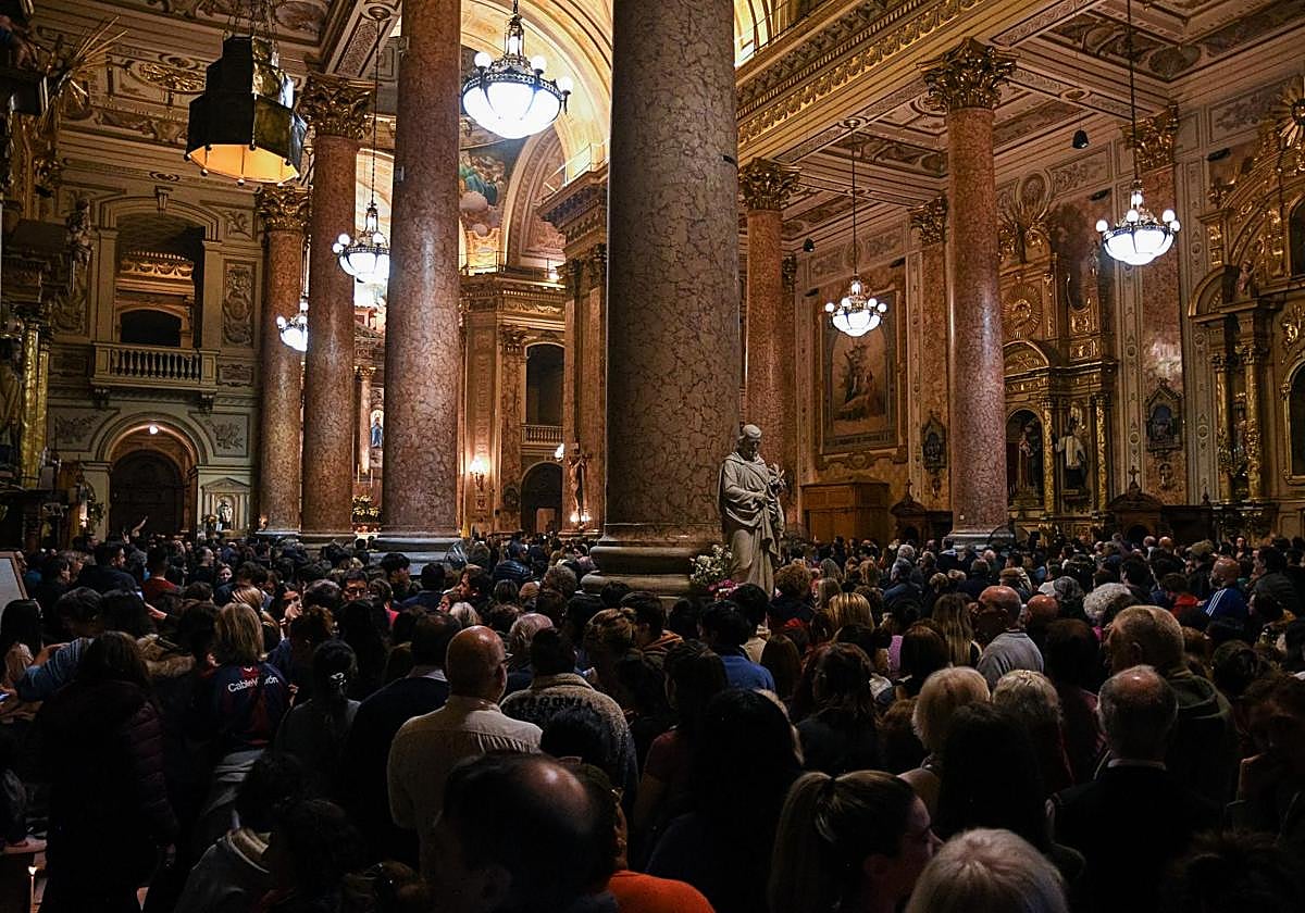 Misa en honor al Papa Francisco en la Basílica San José de Flores