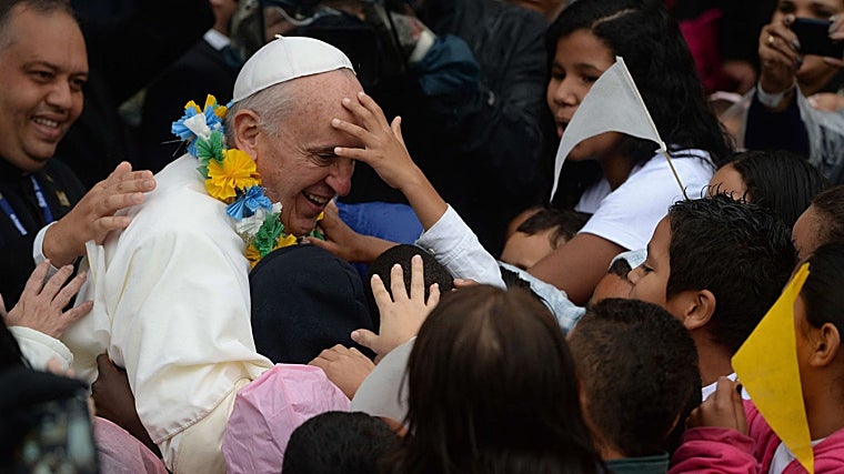 El Papa, durante su visita a la favela de Varginha, en Río