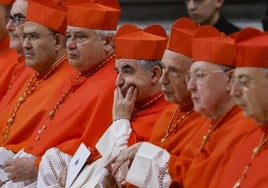 Salen a la luz dos cartas firmadas por el Papa que impiden que Becciu se presente al Cónclave