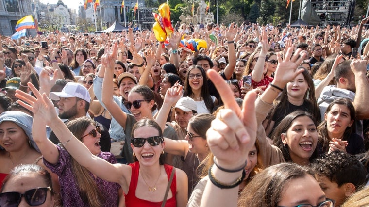 La Fiesta de la Resurrección llena Cibeles de música y oraciones por el Papa: «Él querría que lo viviéramos con alegría»