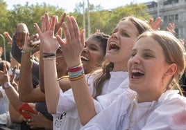La Fiesta de la Resurrección llena Cibeles de música y oraciones por el Papa: «Él querría que lo viviéramos con alegría»