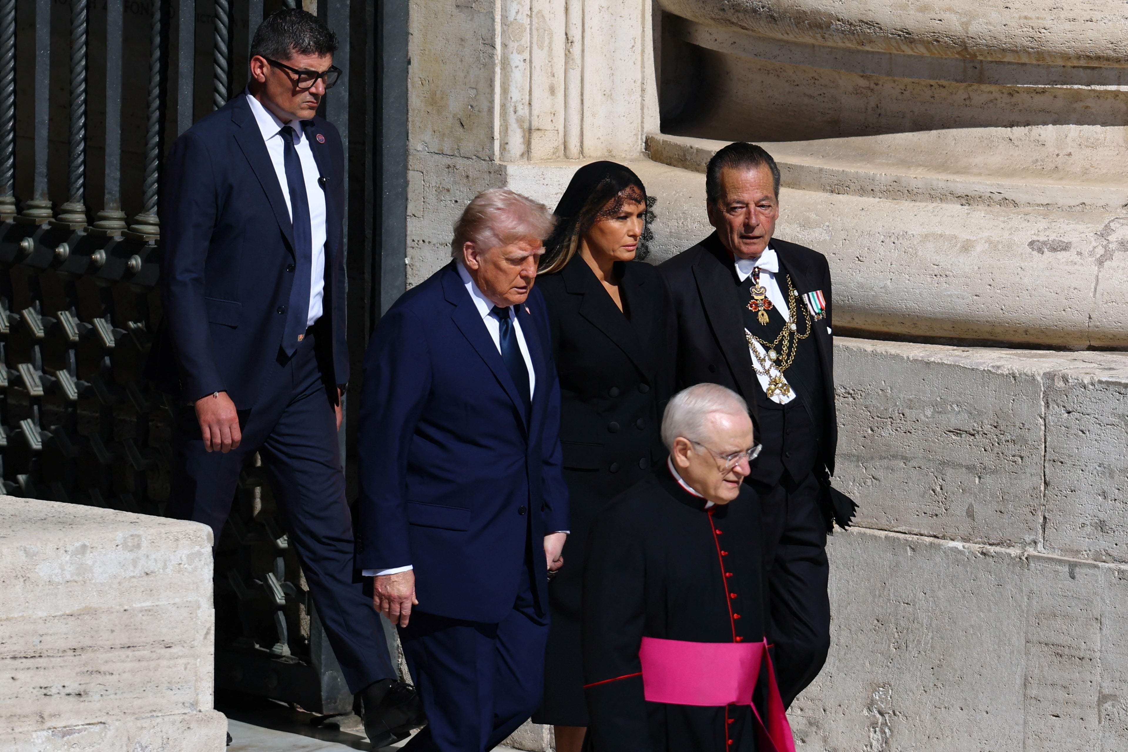 Donald Trump y Melania se despiden del Pontífice