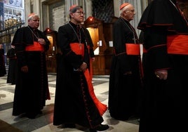 Los cardenales ponen fin al luto y ya se centran en el Cónclave