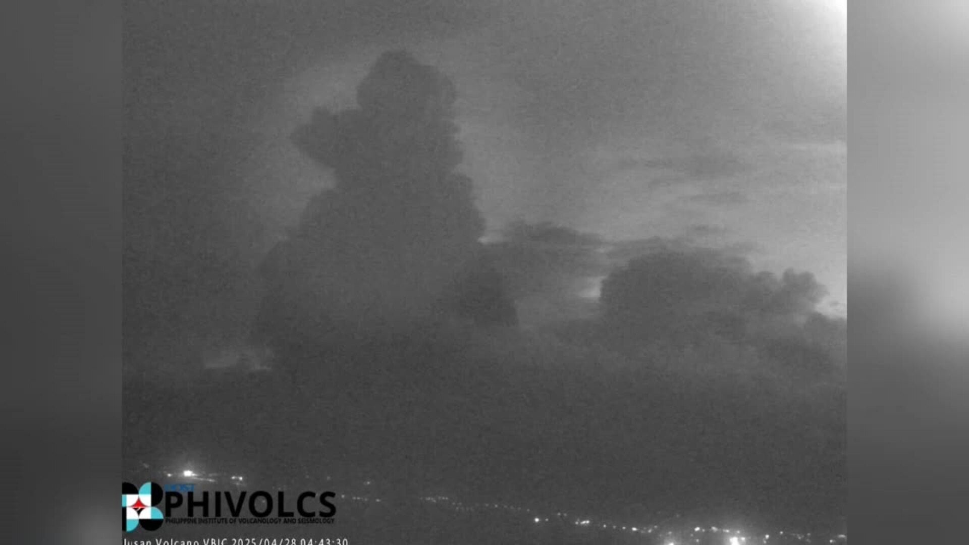 El volcán Bulusan entra en erupción en el este de Filipinas