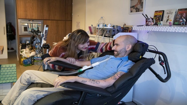 La «terrible pesadilla» del apagón para los enfermos de ELA que necesitan luz para vivir: «Si hubiera durado un día más, estaría muerto»