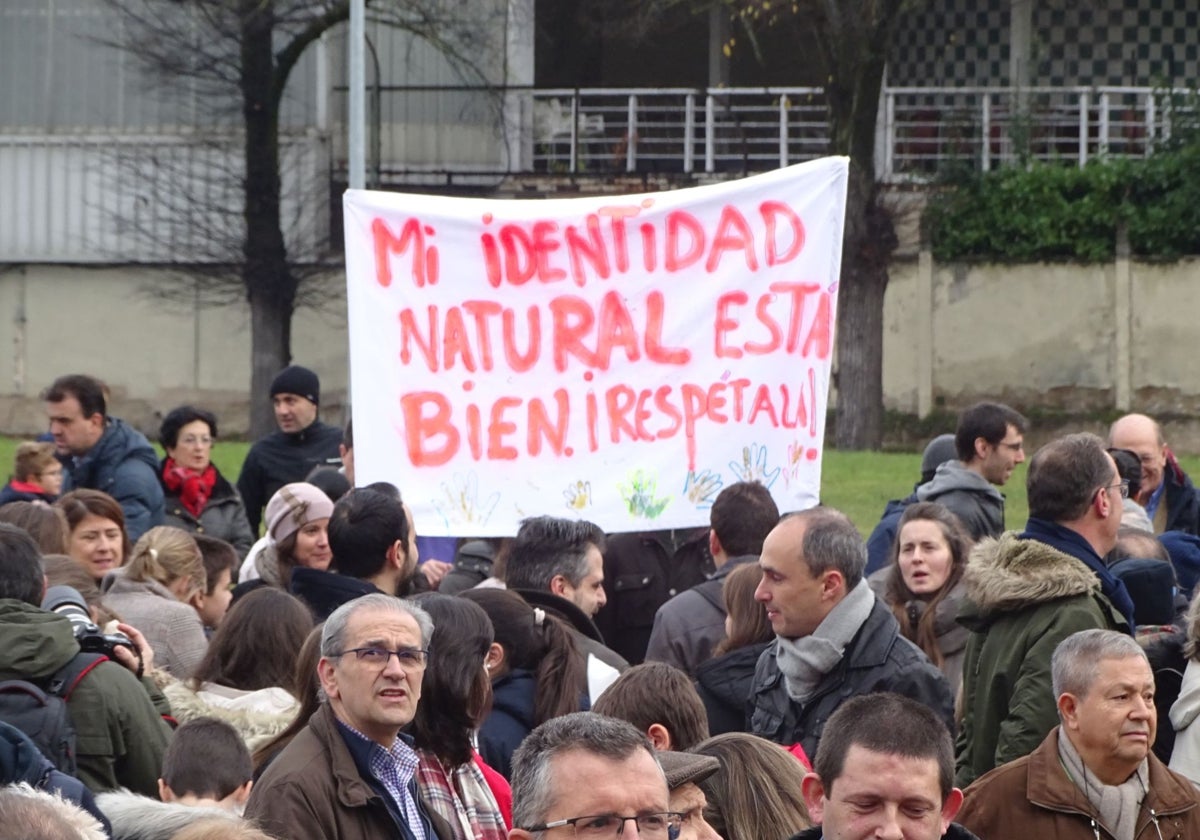 Protesta contra la imposición de Skolae