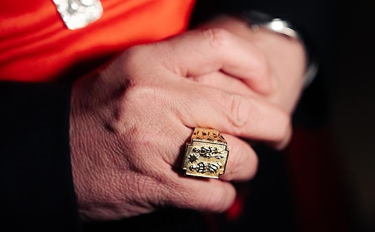 Imagen principal - José Cobo: «El próximo Papa debe poder dar respuestas con palabras que entienda la gente»