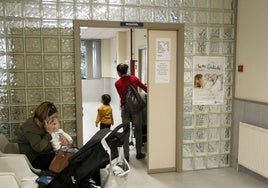 Los pediatras alertan de la desigualdad en la atención entre comunidades por el déficit de profesionales en los centros de salud
