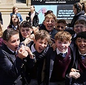 León XIV, el hijo de Mildred Martínez, una bibliotecaria de ascendencia española