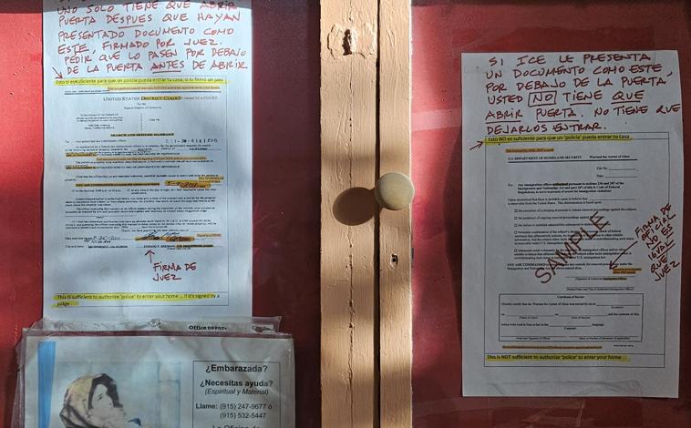 Imagen - Información sobre derechos de los inmigrantes en el corcho de la parroquia del Sagrado Corazón