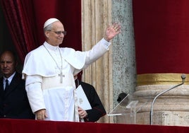 Del '¡no tengáis miedo!' de Juan Pablo II al '¡nunca más la guerra!' de Francisco: el primer ángelus de León XIV