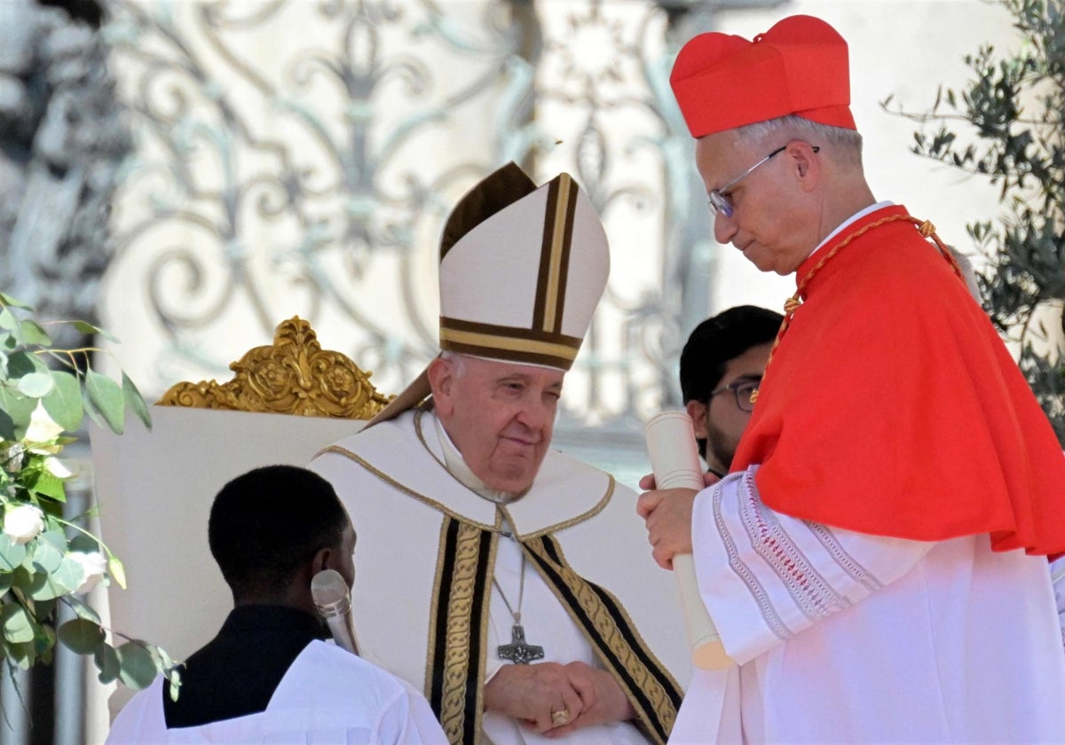 El Papa Francisco eleva a cardenal a Robert Francis Prevost en la Plaza de San Pedro del Vaticano el 30 de septiembre de 2023