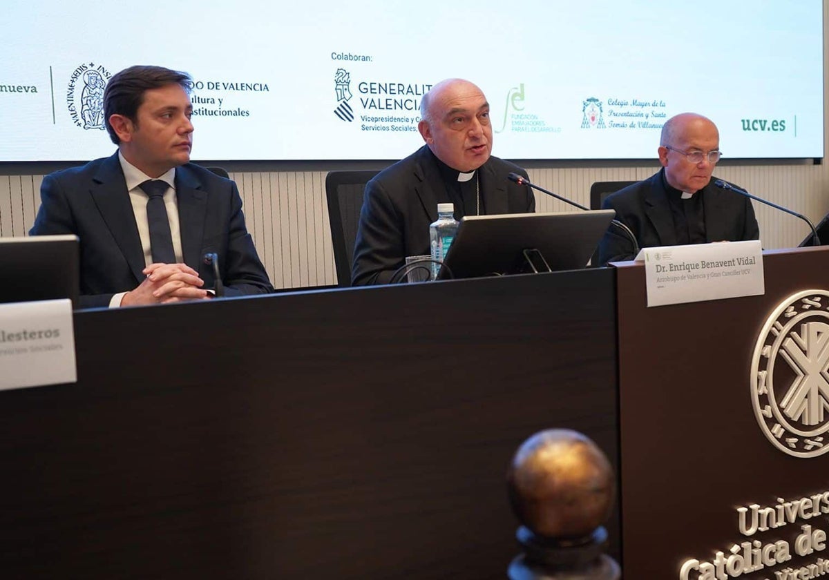 Ignacio Grande, Enrique Benavent y José Luis Sánchez en la apertura del congreso en la Universidad Católica de Valencia