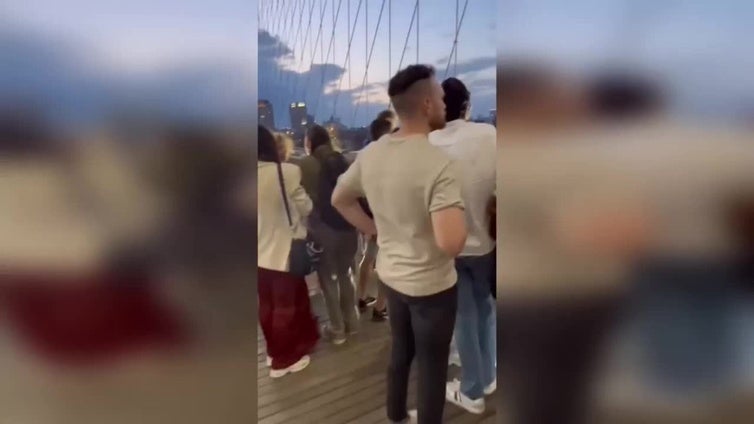 Fallecen dos tripulantes heridos tras colisión de buque mexicano contra puente de Brooklyn