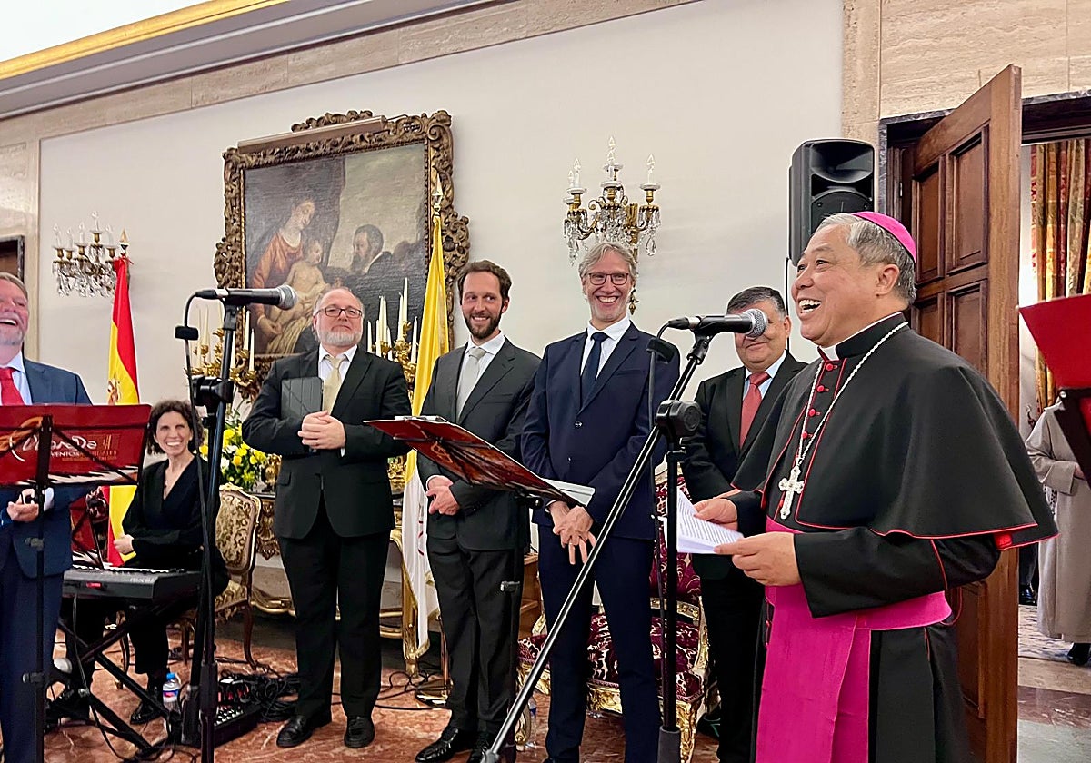 El nuncio Bernadito Auza ayer en su despedida, en Madrid. Dejará definitivamente la legación diplomática del Vaticano en nuestro país