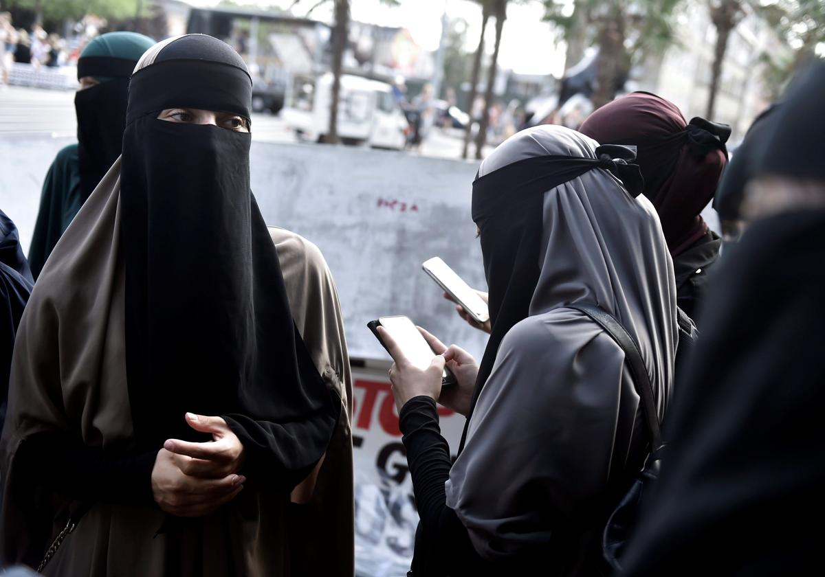 Junts rechaza el burka, el nicab y el uso de cualquier velo en escuelas y extraescolares