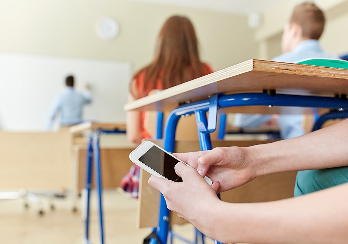 ¿Es el escepticismo tecnológico una moda? Estudios demuestran que prohibir el móvil en el aula no mejora los resultados