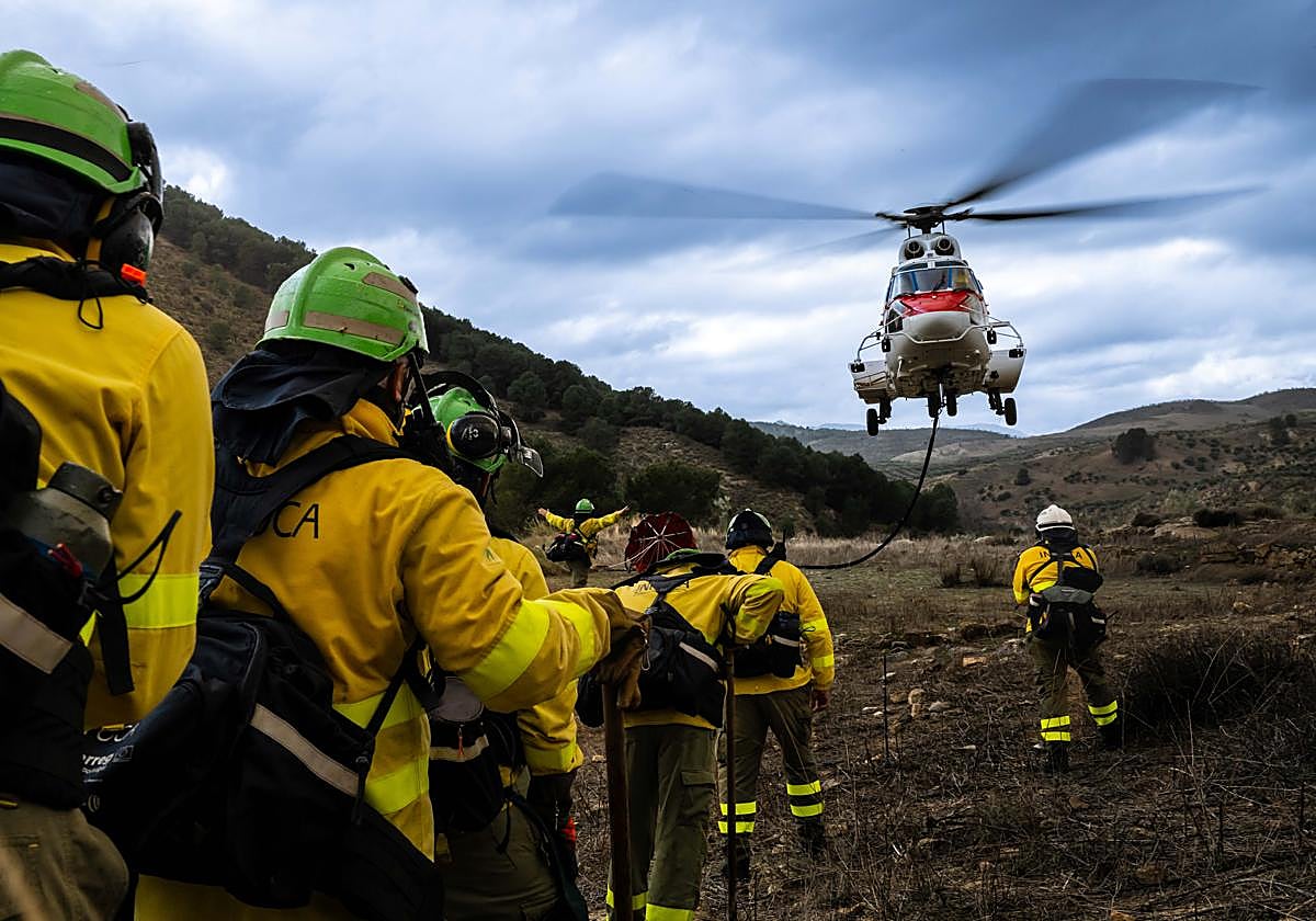 Simulacro de intervención aérea realizado por el servicio INFOCA en Andalucía, con participación de la compañía Avincis