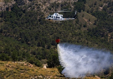 Pilotos contra el fuego: «Si se enciende un chivato tienes que abortar la misión o aterrizar allí mismo»