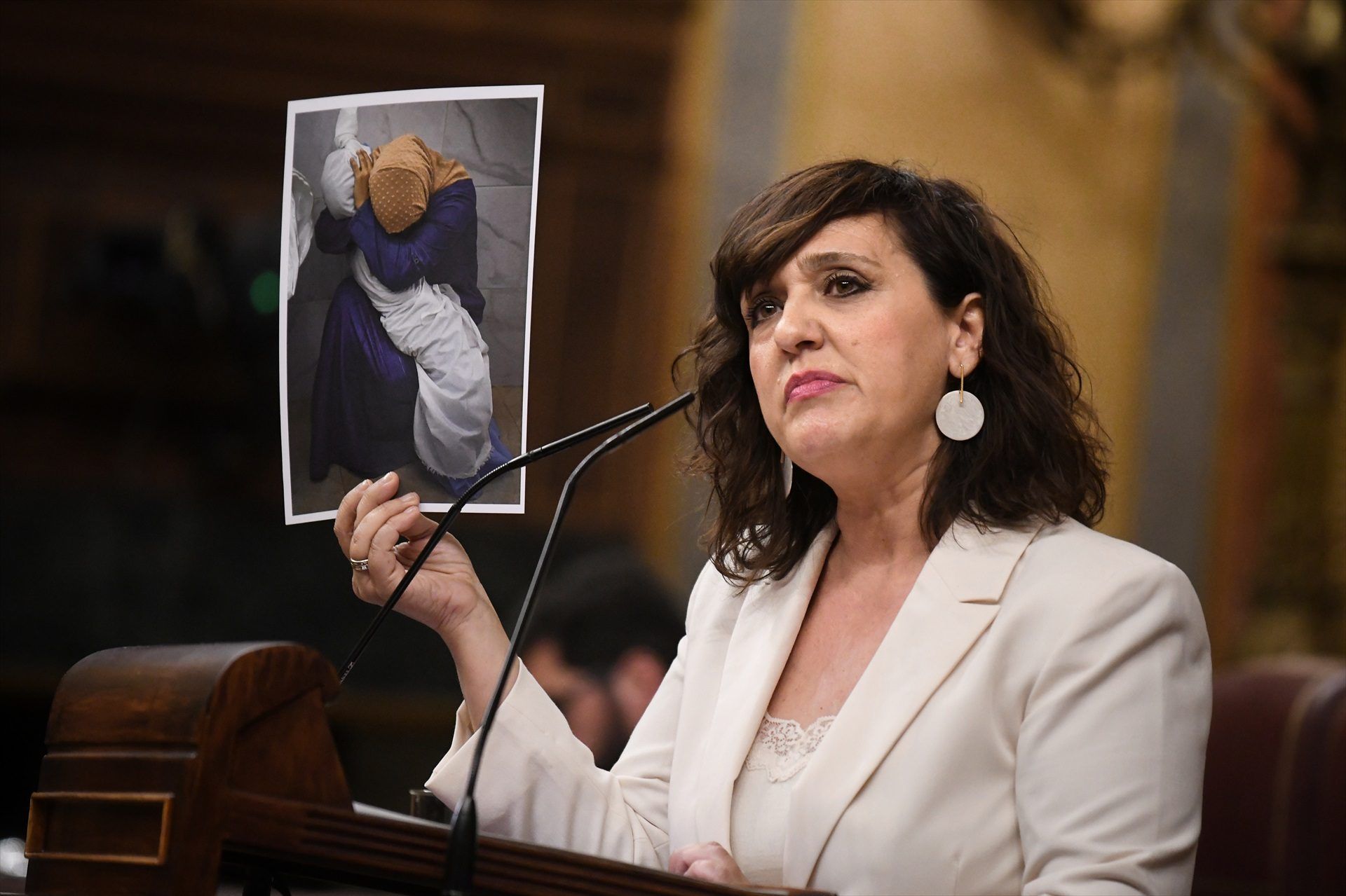 La diputada del PSOE María Guijarro interviene durante una sesión plenaria en el Congreso de los Diputados en una imagen de archivo