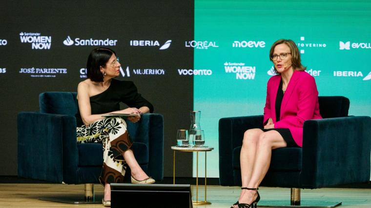 Sari Rautio, embajadora de Filandia en España, junto a Lourdes Pérez, subdirectora de Colpisa.