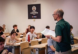 Hasta 800 euros de diferencia en el sueldo según el lugar en el que ejerza un profesor universitario