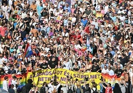 Decenas de miles de personas desafían a Orbán en el Orgullo de Budapest: «La libertad y el amor no se pueden prohibir»